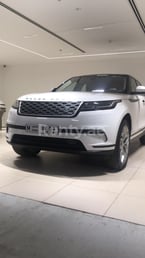 Blanc Range Rover Velar en location à Sharjah 12