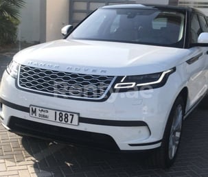 أبيض Range Rover Velar للإيجار في Abu-Dhabi