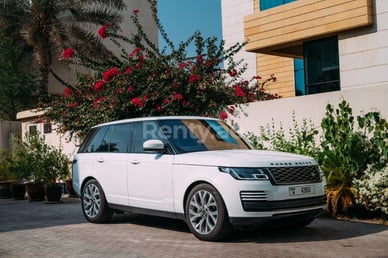 أبيض Range Rover Vogue للإيجار في Dubai 2