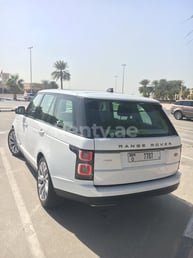 在Dubai租赁白色 Range Rover Vogue 0