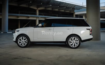 White Range Rover Vogue for rent in Abu-Dhabi 1