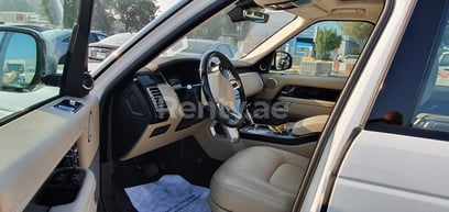 White Range Rover Vogue for rent in Dubai 0