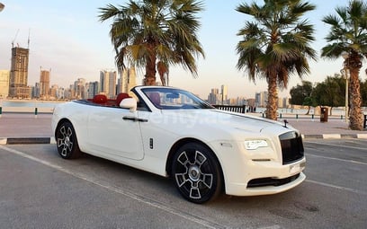 Bianca Rolls Royce Dawn in affitto a Dubai