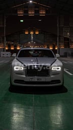 أبيض Rolls Royce Wraith للإيجار في Dubai 2