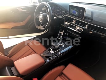 أبيض Audi A5 Cabriolet للإيجار في Dubai 2