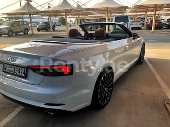 Blanco Audi A5 Cabriolet en alquiler en Abu-Dhabi 3