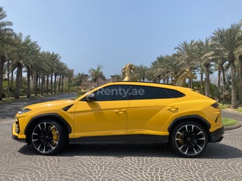 Giallo Lamborghini Urus in affitto a Abu-Dhabi 2