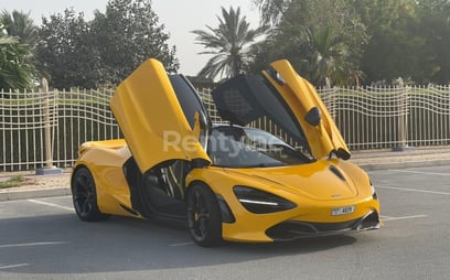 Jaune McLaren 720 S en location à Abu-Dhabi