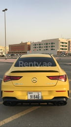 Jaune Mercedes CLA 35AMG en location à Dubai 4