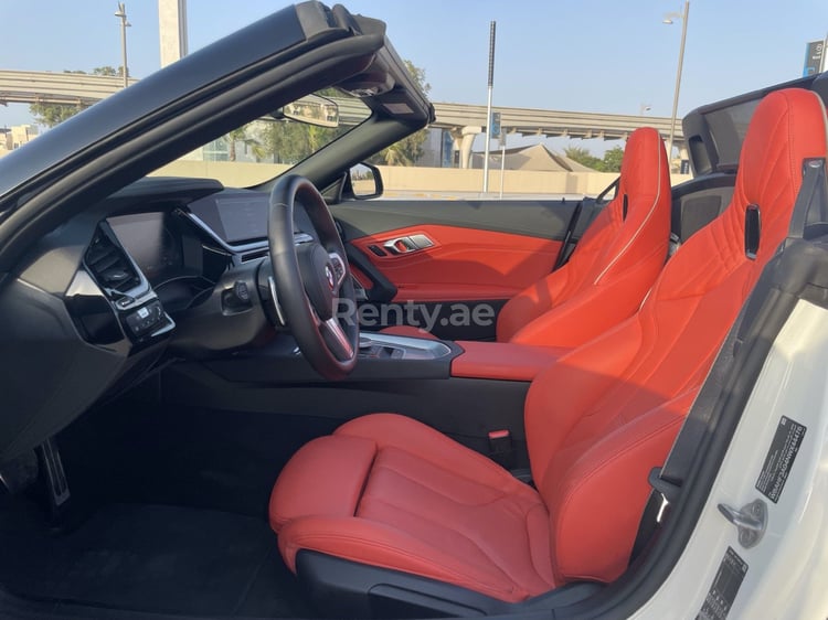 أبيض BMW Z4 للإيجار في أبو ظبي 1