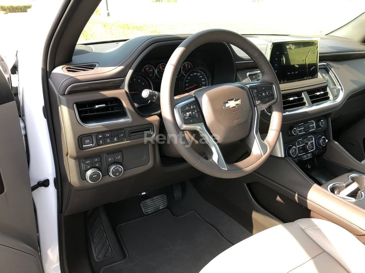 Blanco Chevrolet Tahoe en alquiler en Sharjah 3