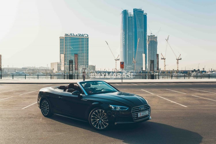 Negro Audi A5 Cabriolet en alquiler en Abu-Dhabi 2