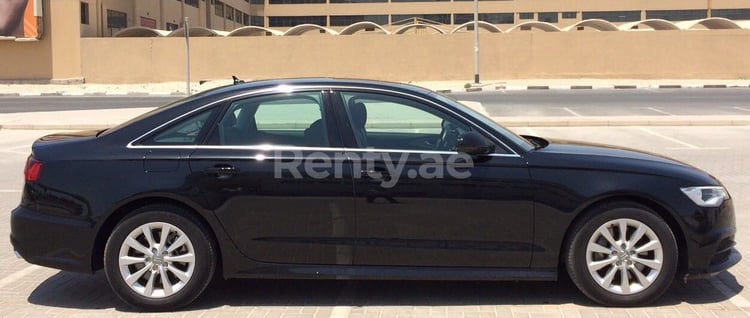 Noir Audi A6 2,8 quatrro en location à Abu-Dhabi 0