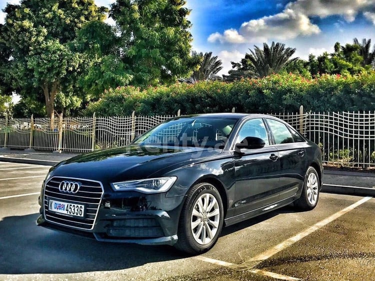 Negro Audi A6 en alquiler en Dubai