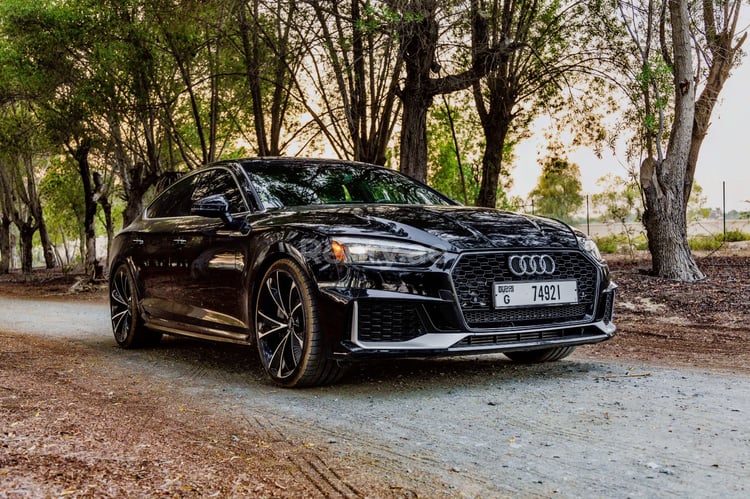 Черный Audi A5 в аренду в Абу-Даби 4