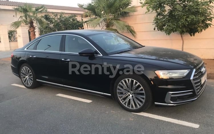 Черный Audi A8 в аренду в Дубай