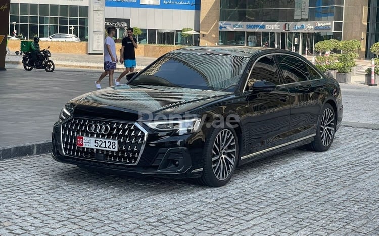 Schwarz Audi A8 zur Miete in Dubai