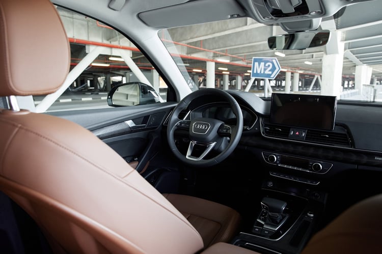 أسود Audi Q5  45 TFSI quattro للإيجار في أبو ظبي 3