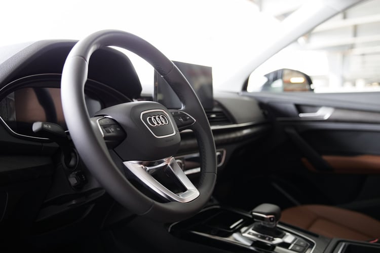 أسود Audi Q5  45 TFSI quattro للإيجار في دبي 4