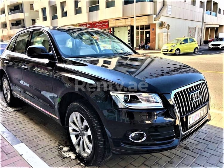 Black Audi Q5 for rent in Dubai 2