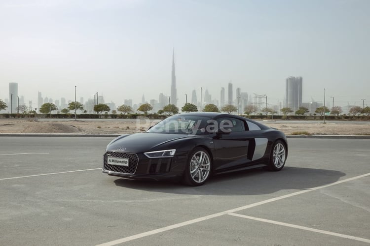 Black Audi R8 V10 for rent in Dubai 2