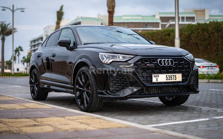 Schwarz Audi RSQ3 zur Miete in Abu-Dhabi 6