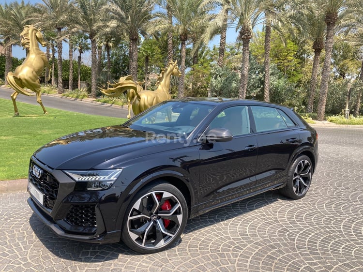 Schwarz RSQ8 zur Miete in Sharjah 4