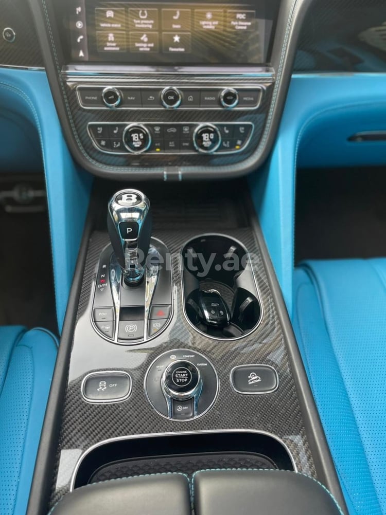 أسود Bentley Bentayga للإيجار في أبو ظبي 5