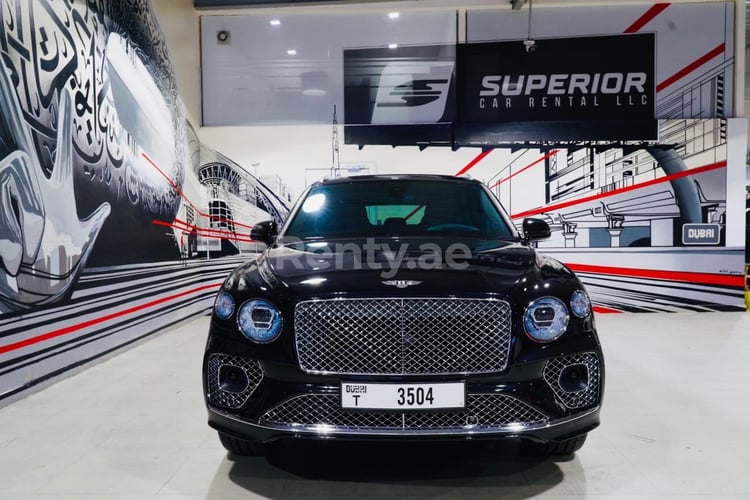 Negro Bentley Bentayga en alquiler en Dubai 4