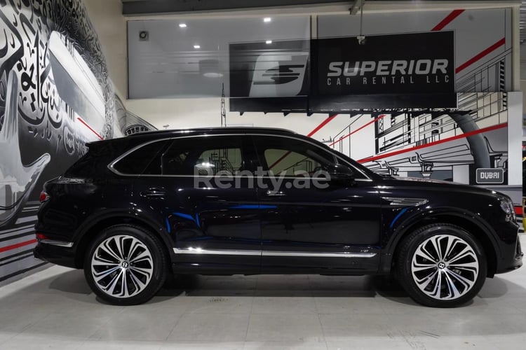 在迪拜租赁黑色 Bentley Bentayga 5