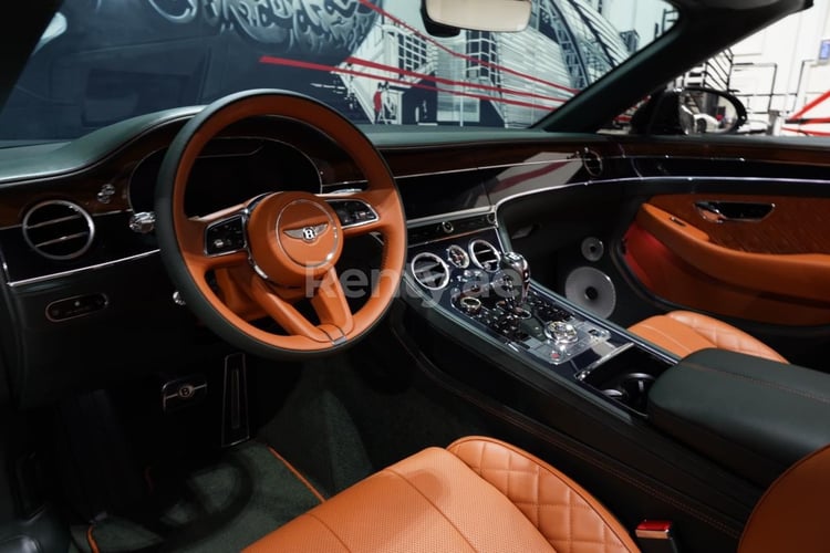 أسود Bentley Continental GTC للإيجار في الشارقة 0