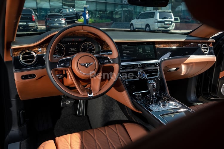 Schwarz Bentley Flying Spur zur Miete in Abu-Dhabi 3