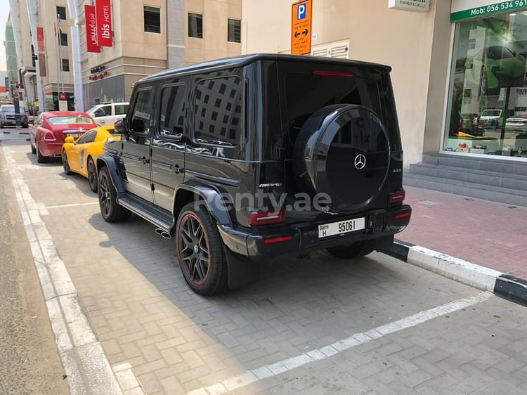 Schwarz Mercedes G63 AMG zur Miete in Dubai 2