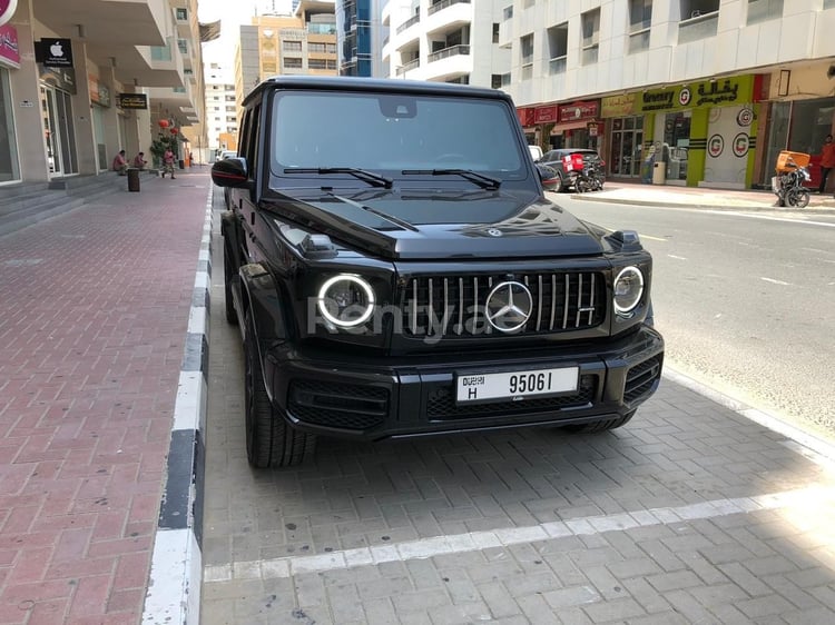 Schwarz Mercedes G63 AMG zur Miete in Abu-Dhabi