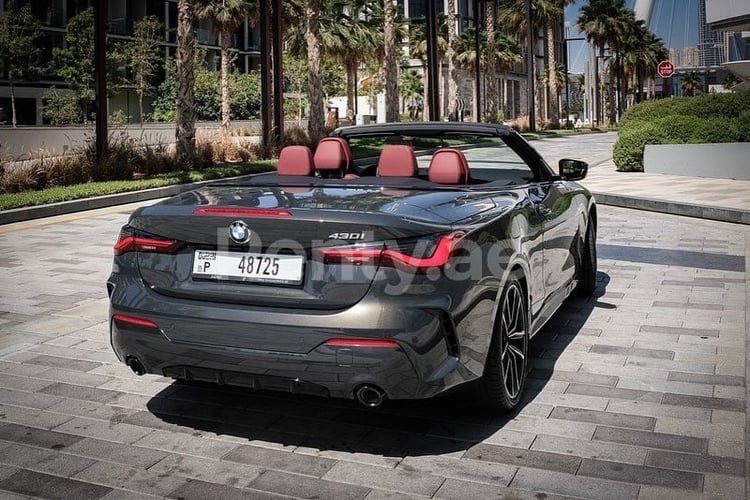 Gris Oscuro BMW 430i cabrio en alquiler en Dubai 2