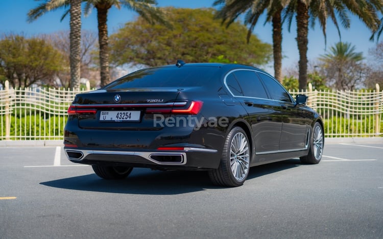 Negro BMW 730Li en alquiler en Abu-Dhabi 1