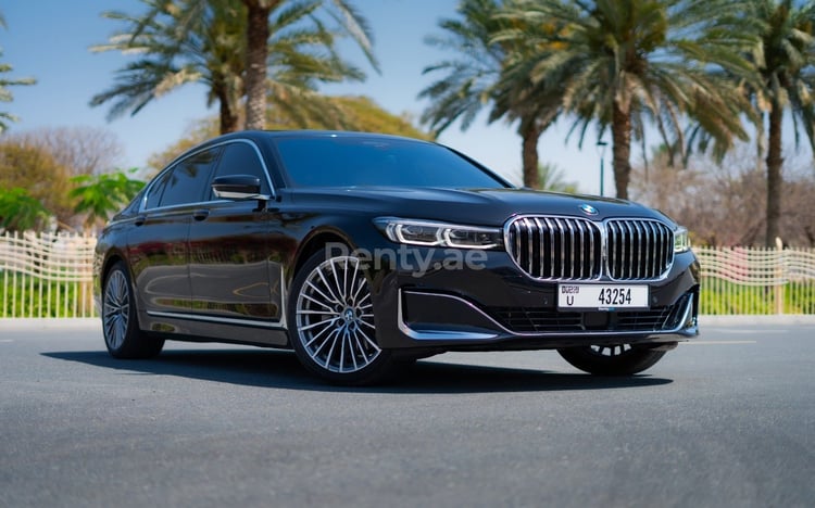 Schwarz BMW 730Li zur Miete in Dubai