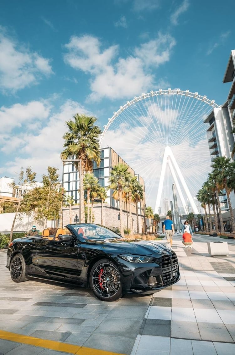 Negro BMW 4M Sport Competition cabrio en alquiler en Sharjah 0