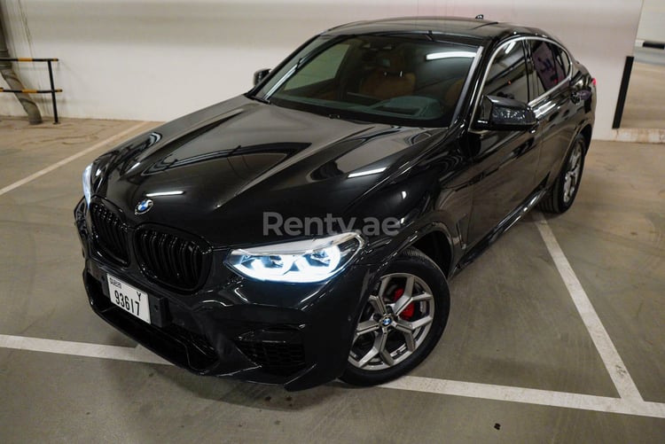 在沙迦租赁黑色 2020 BMW X4 with X4M Body Kit 5