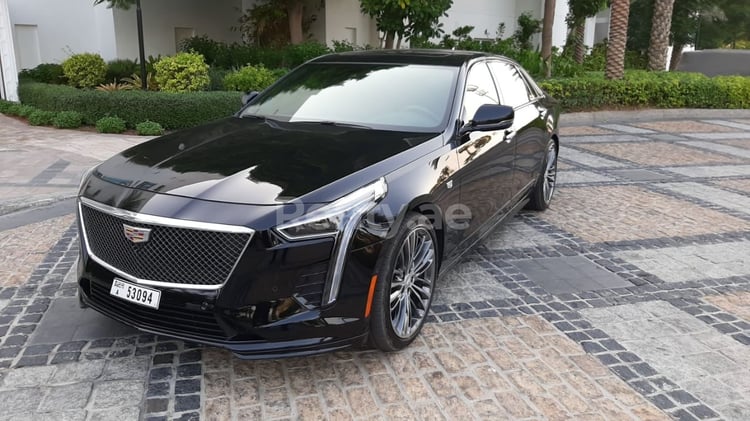 Negro Cadillac CT6 en alquiler en Sharjah 0