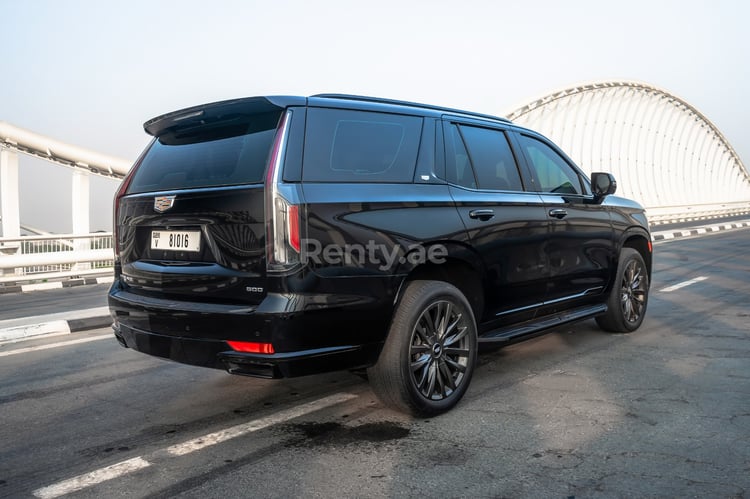 Schwarz Cadillac Escalade Black Edition zur Miete in Dubai 1