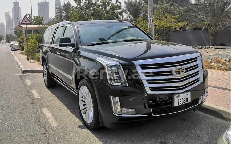 أسود Cadillac Escalade XL للإيجار في دبي