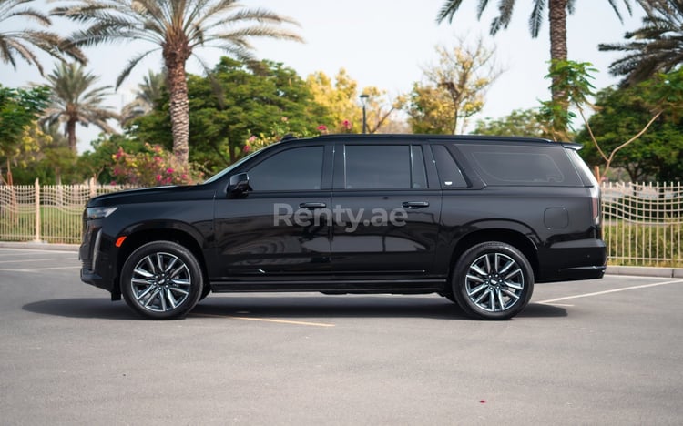 أسود Cadillac Escalade XL للإيجار في أبو ظبي 0