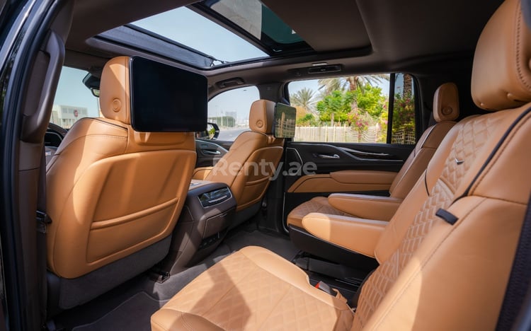 Negro Cadillac Escalade XL en alquiler en Abu-Dhabi 6