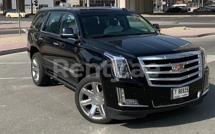 Noir Cadillac Escalade en location à Dubai