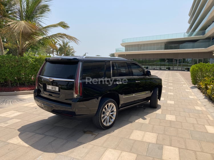 أسود Cadillac Escalade للإيجار في الشارقة 4