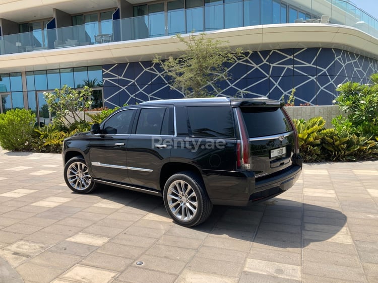 Noir Cadillac Escalade en location à Abu-Dhabi 5