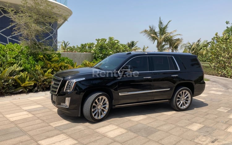 Negro Cadillac Escalade en alquiler en Sharjah