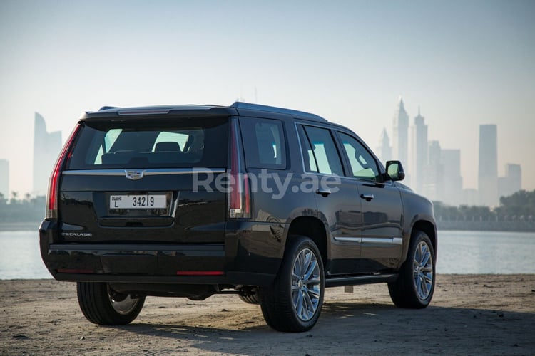 Schwarz Cadillac Escalade zur Miete in Dubai 0