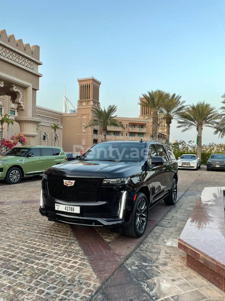 Nero Cadillac Escalade Platinum S in affitto a Dubai 3